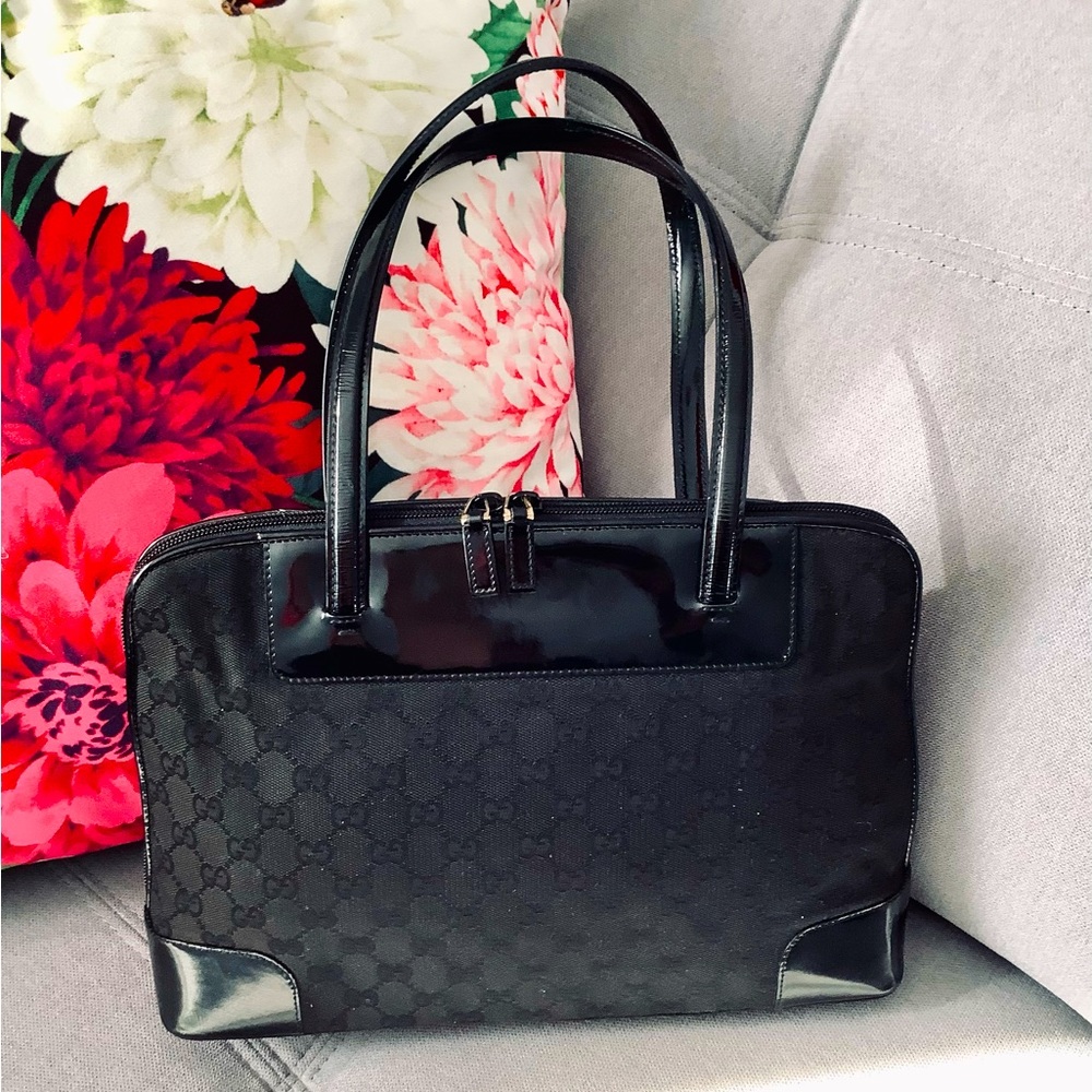 Authentic GUCCI canvas GG monogram purse 🌹🌹🌹